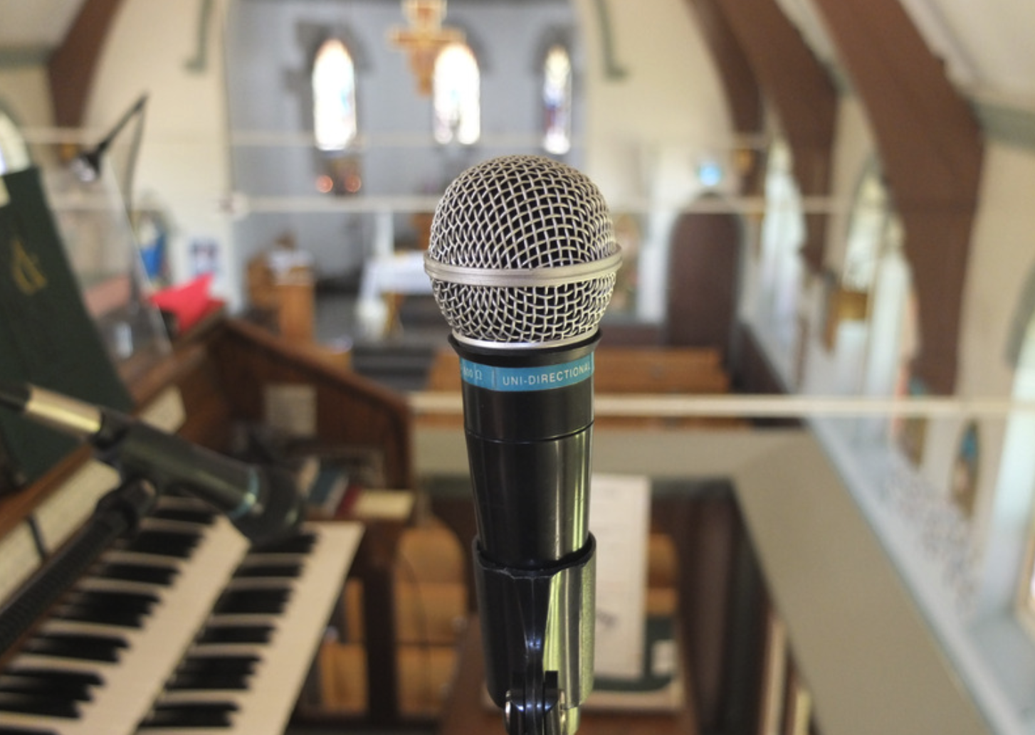 Image of Oregon with a microphone added centre. Choir loft